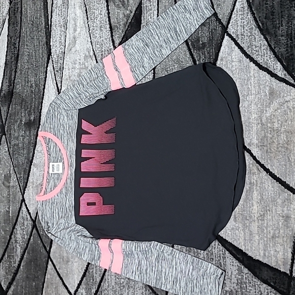 VS PINK 2015 Logo Long-sleeve Tee-Shirt - Picture 1 of 13